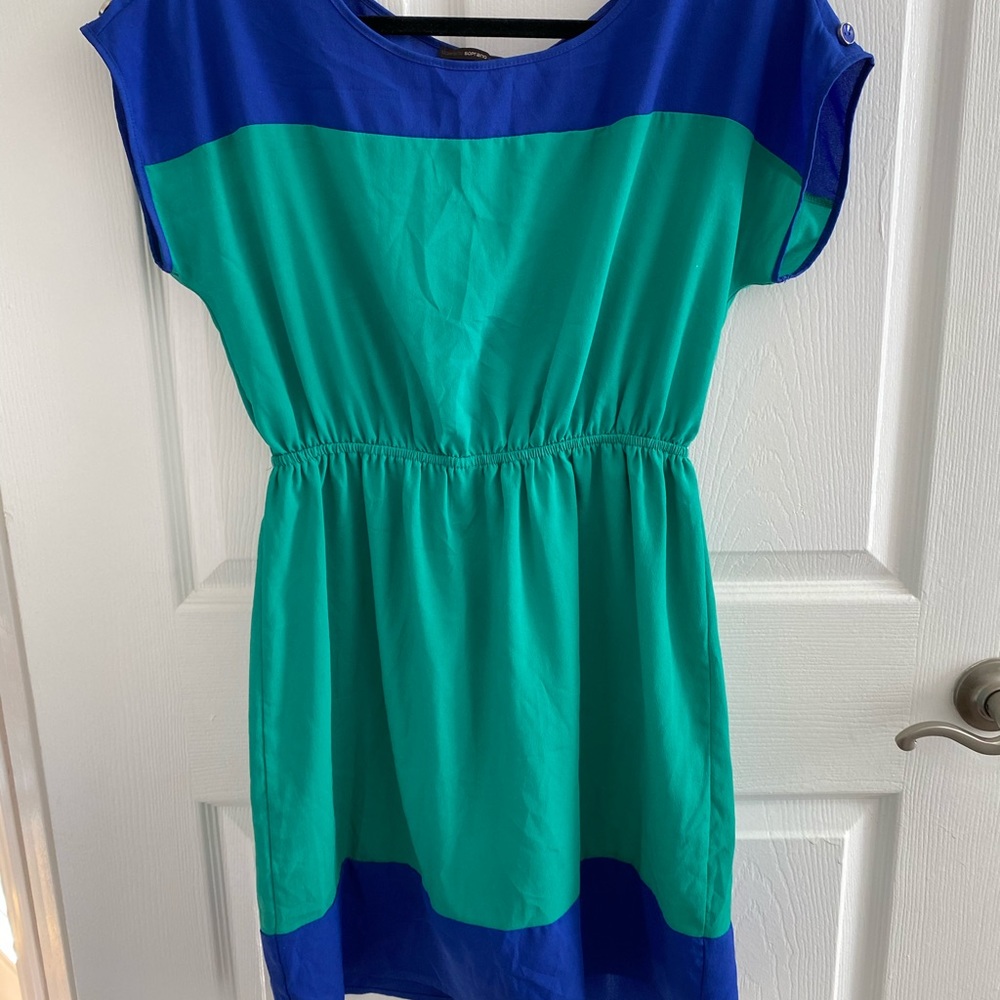 Women’s color block dress